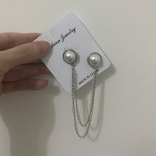 Load image into Gallery viewer, PEARL RHINESTONE MEN WOMEN JEWELRY PINS BROOCHES SHIRT BLOUSE TASSEL LAPEL PINS COLLAR NEEDLE METAL CHAIN BROOCHES ACCESSORIES
